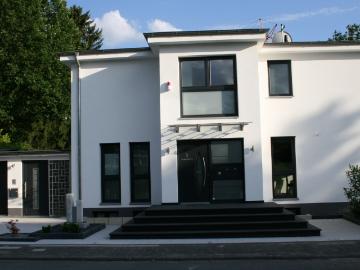 Großzügiges Haus mit schönem Garten und moderner Ausstattung in Dreieich Buchschlag