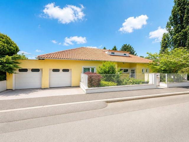 VIEL PLATZ & POTENZIAL | 7,5 Zimmer | ca. 185 m² NFL | Pool | Sanierungsbedürftig