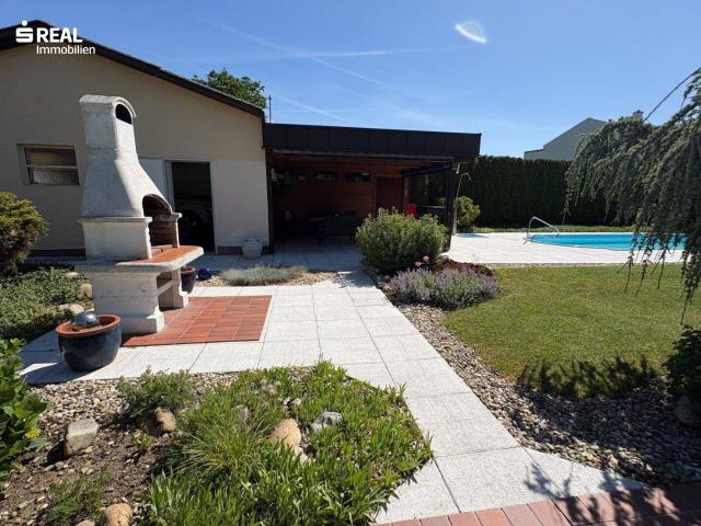 Großzügiges Haus mit Pool & Traumgarten