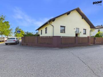 Großzügiges Haus mit ruhigem Eckgrundstück in attraktiver Lage Oberwaltersdorf !