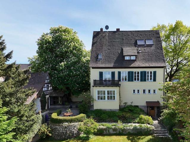 Großzügiges historisches Anwesen mit stilvoller Villa auf wundervoll angelegtem Grundstück