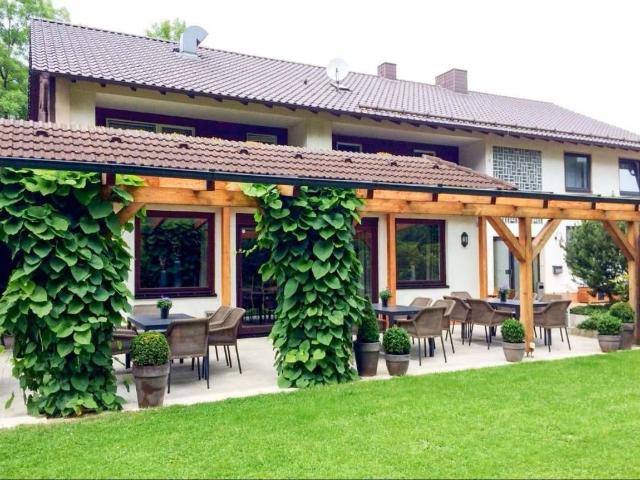 Großzügiges Immobilienensemble mit Betreiberwohnung, Fremdenzimmern& 3 Blockhäuschen