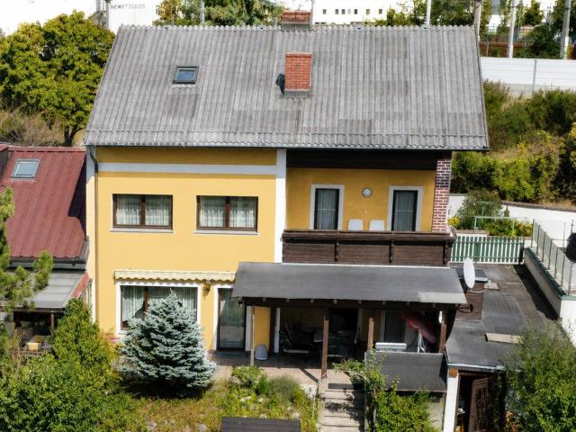 Großzügiges ökologisches Einfamilienhaus in Wiener Neustadt mit Pool, Balkon und viel Ausbaupotential!