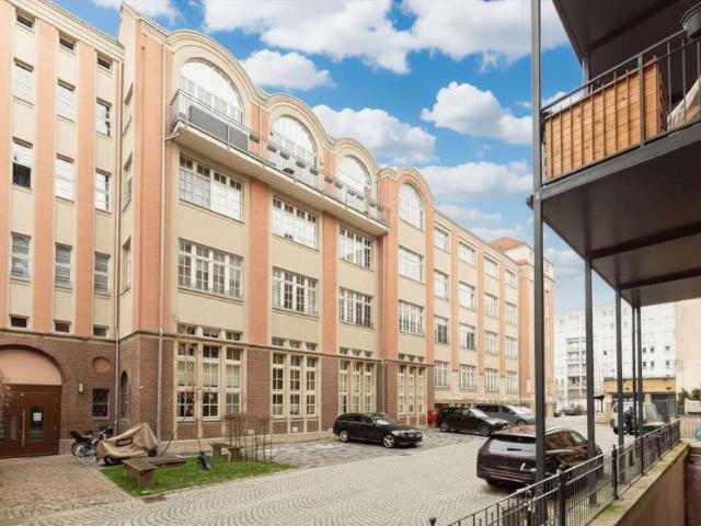 Großzügiges Loft mit Balkon | Aufzug | Parkett | 2 Bäder | Kaminanschluss | bezugsfrei