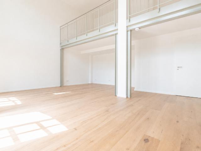 Großzügiges Loft mit Wasserblick