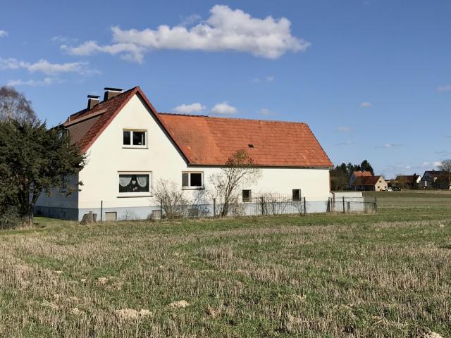 Großzügiges ländliches Anwesen mit Wohnhaus, Garagen und Nebengebäuden KEINE KÄUFERPROVISION !