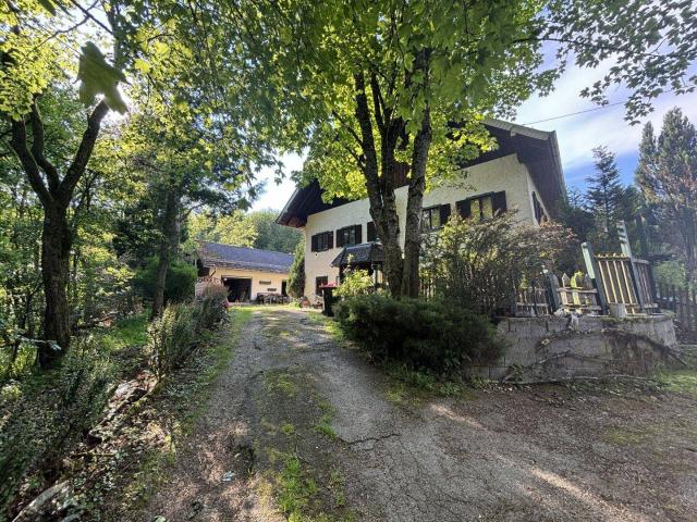 Großzügiges Liegenschafts Ensemble am Fuße des Geinbergs und Häfelbergs nahe dem Attersee