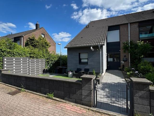 Großzügiges modernisiertes Reihenendhaus mit gepflegtem Garten