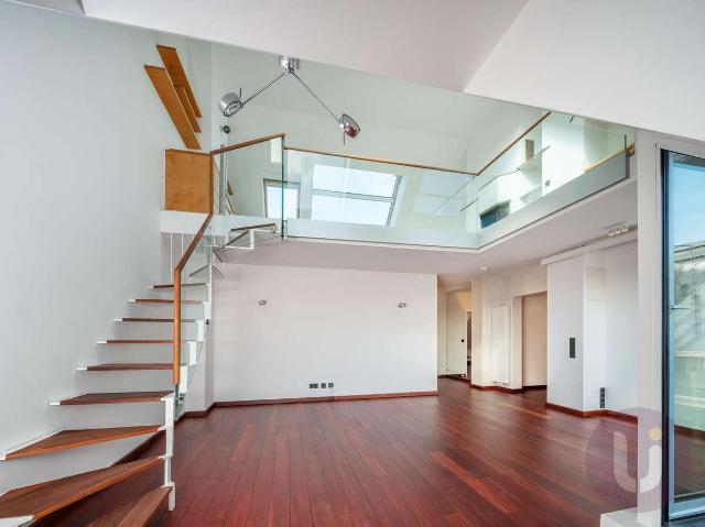 Großzügiges Maisonette Apartment mit urbanem Flair – Wohnen auf höchstem Niveau in der Maxvorstadt