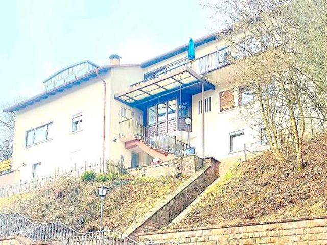 großzügiges Mehrfamilienhaus