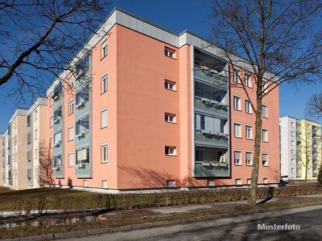 Großzügiges Mehrfamilienhaus mit 13 Wohnungen & vielseitigem Außenbereich