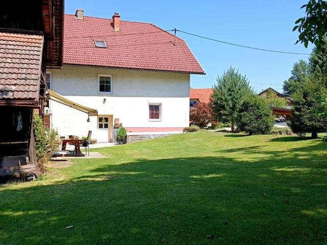 Großzügiges Mehrfamilienhaus mit Ausbaupotenzial Nahe Villach, Italien und Slowenien