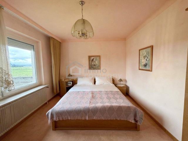 Großzügiges Mehrfamilienhaus mit Garten, Terrasse & 3 Garagen in Marchegg um 620.000€