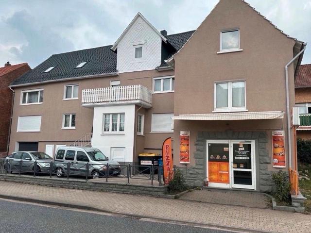 Großzügiges Mehrfamilienhaus mit Imbiss zum verkaufen