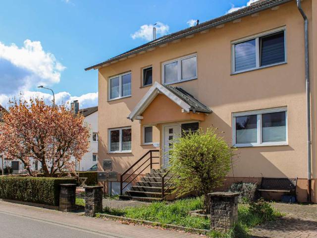 Großzügiges Mehrfamilienhaus mit zusätzlichem Potential
