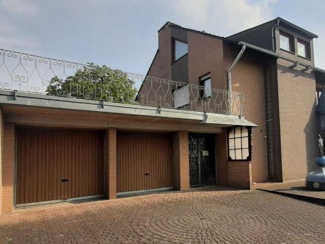 Großzügiges Mehrgenerationenhaus in Bergheim Fliesteden