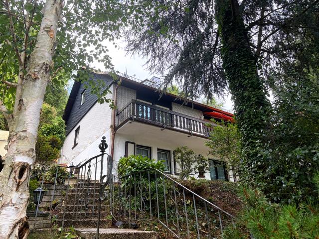 Großzügiges Mehrgenerationenhaus in zentrumsnaher Lage von Wiehl!