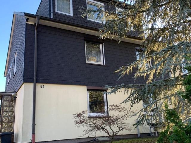 Großzügiges Mehrgenerationenhaus mit 3 Wohnebenen, Garten & 2 Gar
