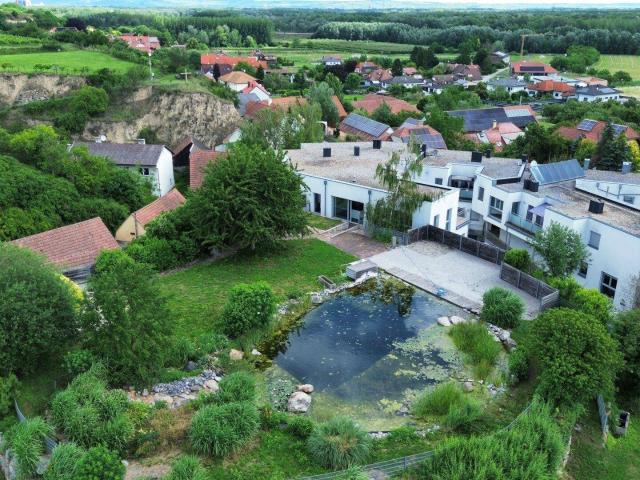 Großzügiges Penthouse mit Garten und Schwimmteich