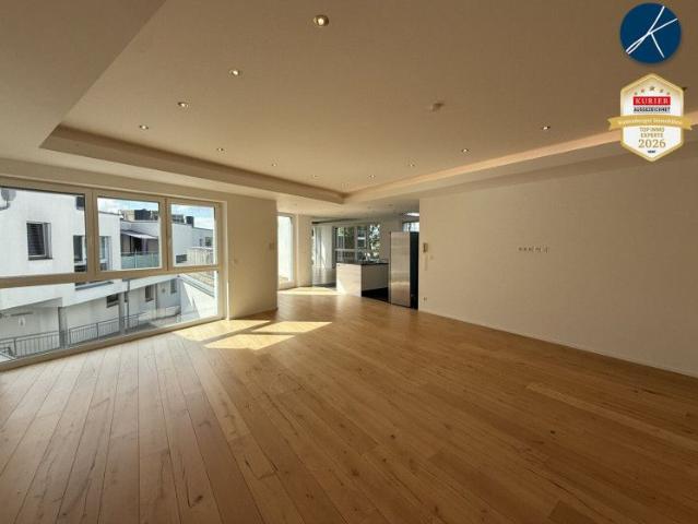 Großzügiges Penthouse mit Garten und Schwimmteich