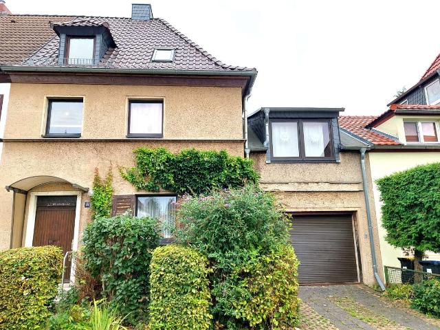 Großzügiges Reihenendhaus im Süden von Halle/S. mit Garage