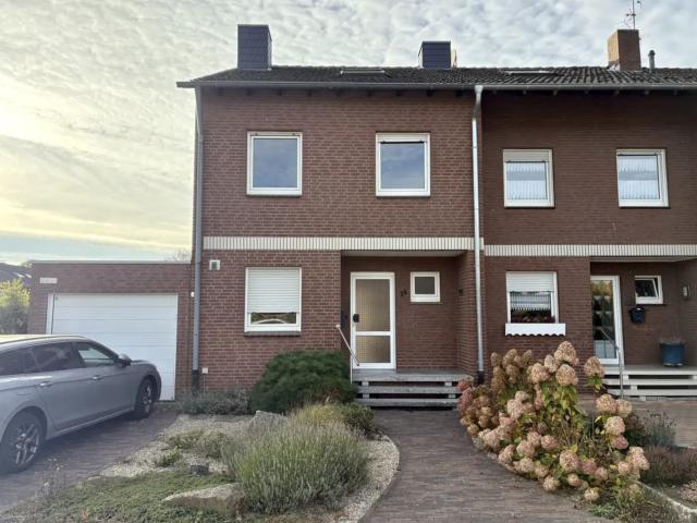 Großzügiges Reihenendhaus mit Garten, Garage und ausgebautem Spitzboden in Biemenhorst