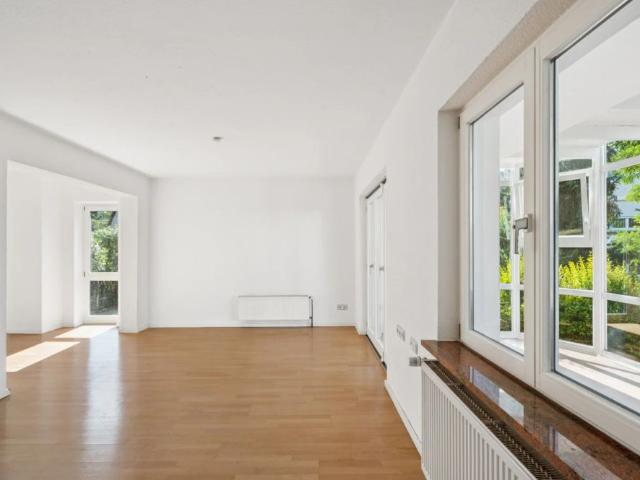 Großzügiges Reihenendhaus mit Wintergärten und ausgebautem Dachgeschoss