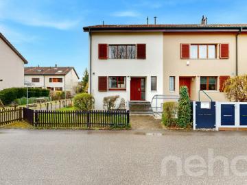 Grosszügiges Reiheneckhaus mit Garten und ausgebautem Dachstock