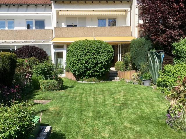 Großzügiges Reihenhaus mit Garten, Garage, EBK und ausgebautem Dachgeschoss in Neu Ulm/Gerlenhofen