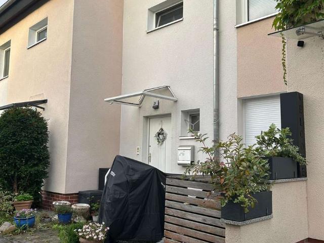 Großzügiges Reihenhaus mit Garten & Studio in Potsdam Groß Glienicke