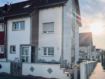 Großzügiges Reihenhaus mit zusätzlichem, separaten Eingang