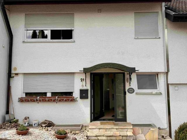 Großzügiges Reihenmittelhaus mit 190 m² Wohnraum 115 m² off. WF