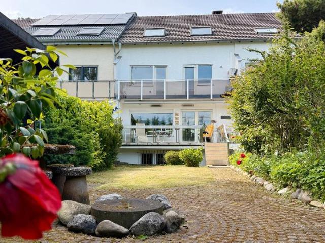 Großzügiges Reihenmittelhaus mit Garten, Garage und Stellplätze