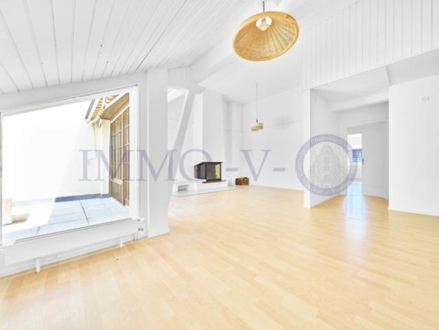 GROSSZÜGIGES, RENOVIERTES PENTHOUSE MIT CHARAKTER UND BALKON TERRASSE AUF DEN SEE