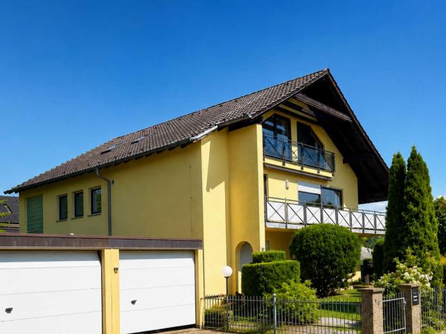 Großzügiges ruhig gelegenes Zweifamilienhaus mit Weitblick, liebevollem Garten + Privatverkauf