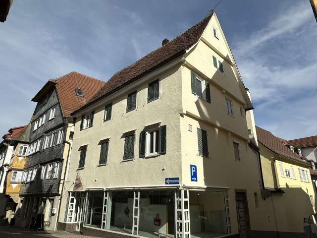 Großzügiges Wohn und Geschäftshaus im Herzen von Brackenheim