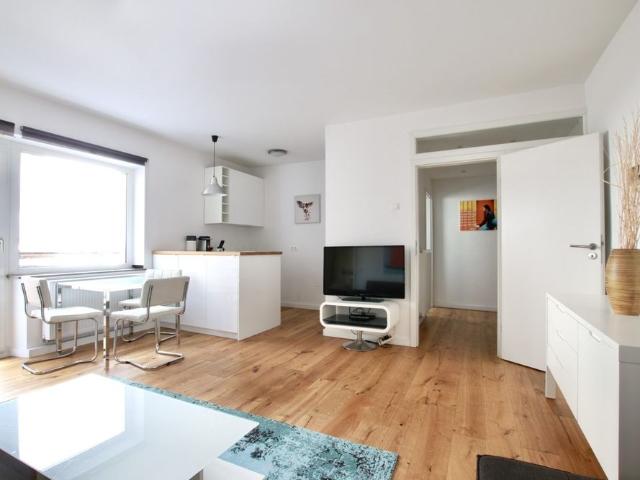 Großzügiges Wohnen mit Balkon Nähe Rathenauplatz