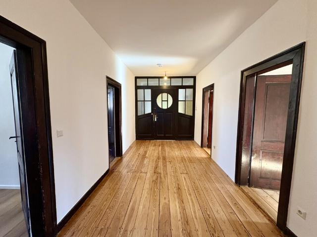 Großzügiges Wohnen mit Charakter – stilvolle 5 ZKB Dachgeschosswohnung auf ca. 135 m²