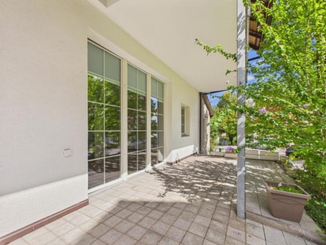 Grosszügiges Wohnen mit Loft Charakter und Terrasse in Thalwil