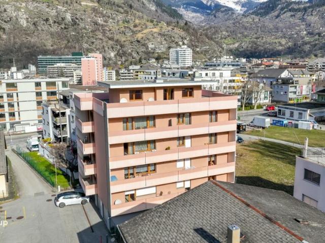 Grosszügiges Wohnen an zentraler Lage in Brig Glis mit Balkon auf allen Seiten