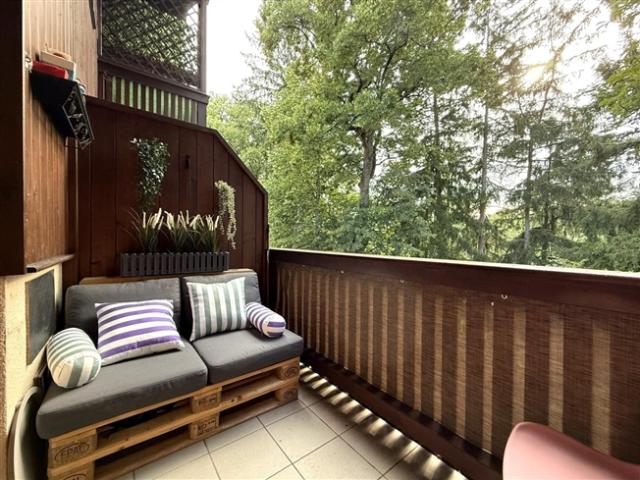 Großzügiges Wohnen im Dachgeschoss – 3 Zimmer Wohnung mit Balkon und Blick ins Grüne