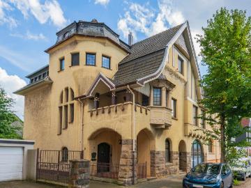 Großzügiges Wohnen im historischen Glanz!