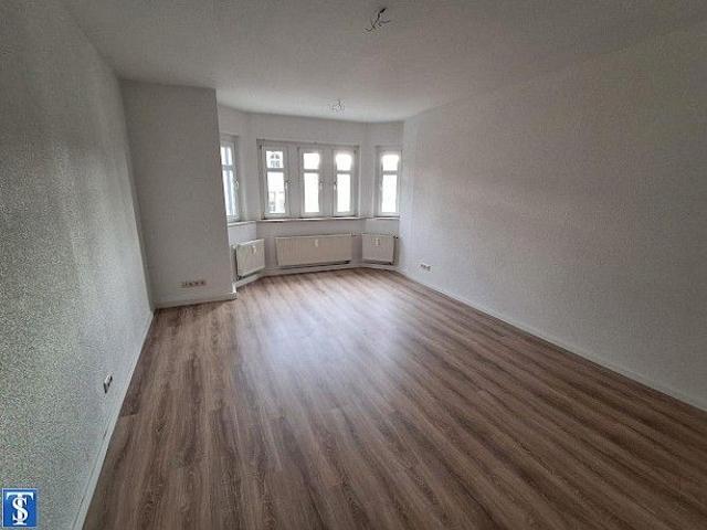Großzügiges Wohnen über den Dächern von Adorf – Charmante 4 Raum Dachgeschosswohnung mit Einbauküche