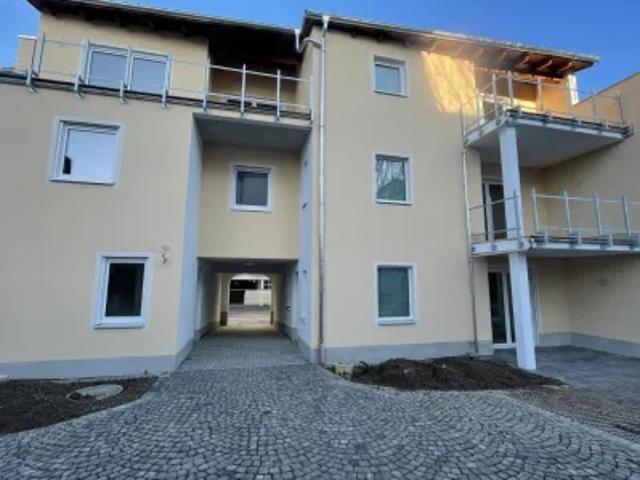 Großzügiges Wohnerlebnis auf zwei Ebenen: Helle 4 Zimmer Maisonette Wohnung mit modernem Komfort EBK Zweitbezug