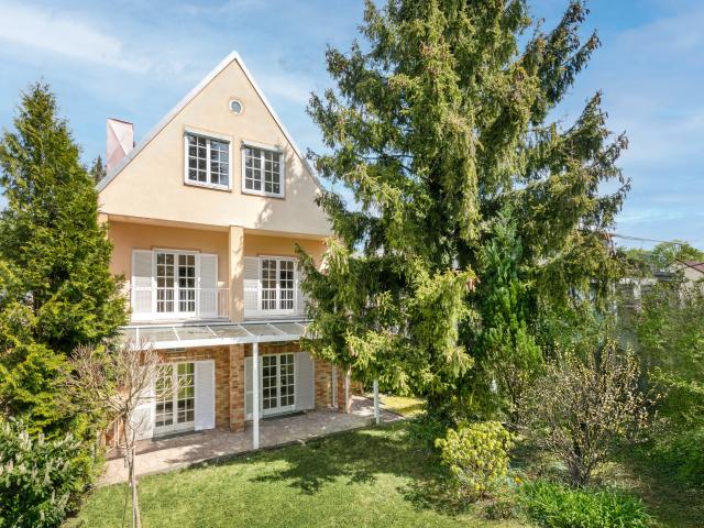 Großzügiges Wohngefühl: Einfamilienhaus mit Traumgarten zur Neugestaltung