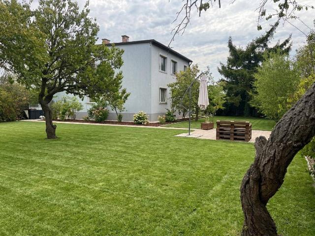Großzügiges Wohnhaus auf sonnigem Grundstück ruhige Siedlungslage