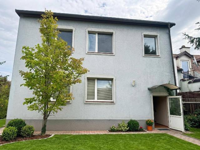 Großzügiges Wohnhaus auf sonnigem Grundstück ruhige Siedlungslage