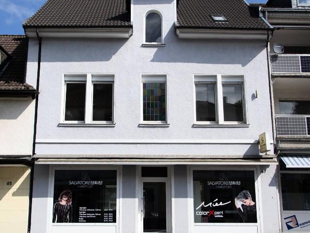 Großzügiges Wohnhaus in Haan mit Garten, Wintergarten, Garage und vermieteter Gewerbeeinheit