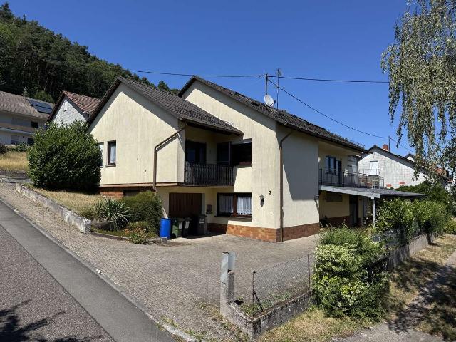 Großzügiges Wohnhaus mit Gewerbeanbau, XXL Terrasse & Burgblick