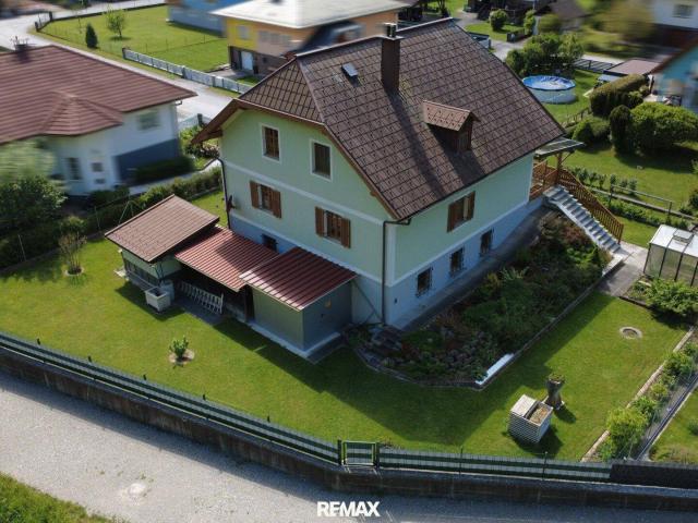 Großzügiges Wohnhaus mit PV Anlage, Terrasse und Doppelgarage
